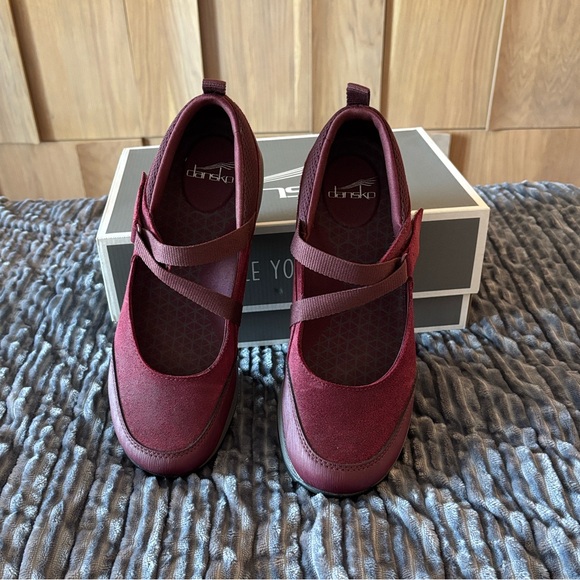 Dansko Shoes - Dansko Primrose Flat (Burgundy / Wine Mary Jane’s)
